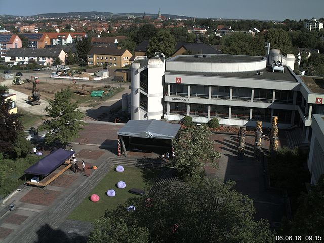 Foto der Webcam: Verwaltungsgebäude, Innenhof mit Audimax, Hörsaal-Gebäude 1