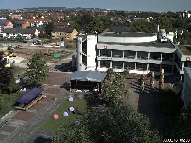 Foto der Webcam: Verwaltungsgebäude, Innenhof mit Audimax, Hörsaal-Gebäude 1