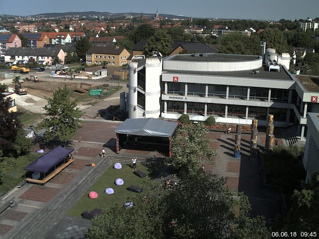 Foto der Webcam: Verwaltungsgebäude, Innenhof mit Audimax, Hörsaal-Gebäude 1