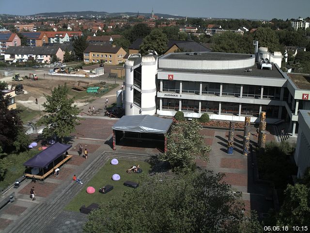 Foto der Webcam: Verwaltungsgebäude, Innenhof mit Audimax, Hörsaal-Gebäude 1