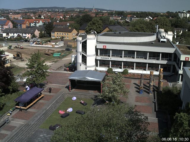 Foto der Webcam: Verwaltungsgebäude, Innenhof mit Audimax, Hörsaal-Gebäude 1