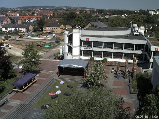 Foto der Webcam: Verwaltungsgebäude, Innenhof mit Audimax, Hörsaal-Gebäude 1