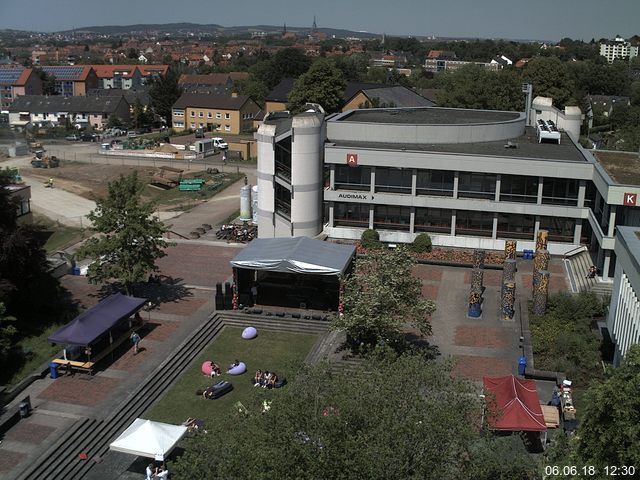 Foto der Webcam: Verwaltungsgebäude, Innenhof mit Audimax, Hörsaal-Gebäude 1