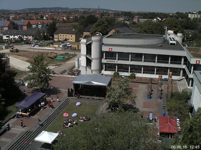 Foto der Webcam: Verwaltungsgebäude, Innenhof mit Audimax, Hörsaal-Gebäude 1