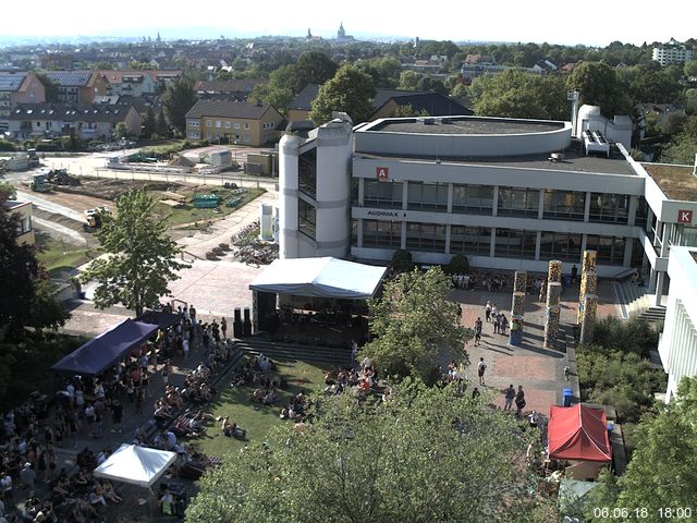 Foto der Webcam: Verwaltungsgebäude, Innenhof mit Audimax, Hörsaal-Gebäude 1