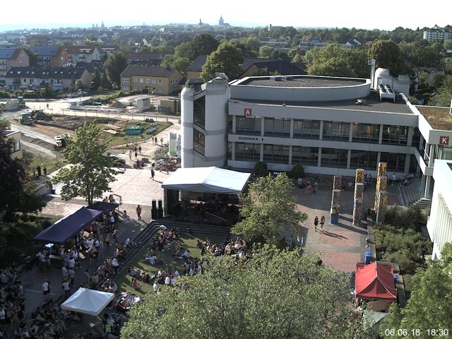 Foto der Webcam: Verwaltungsgebäude, Innenhof mit Audimax, Hörsaal-Gebäude 1