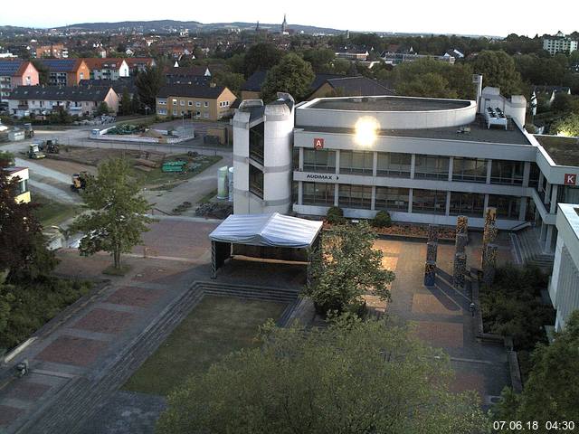 Foto der Webcam: Verwaltungsgebäude, Innenhof mit Audimax, Hörsaal-Gebäude 1