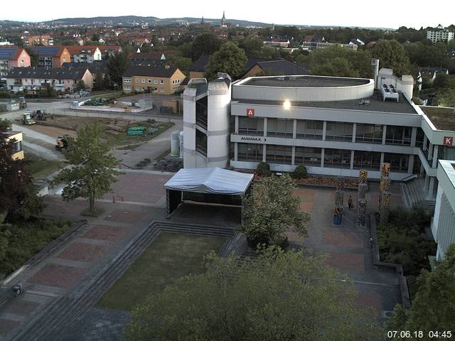 Foto der Webcam: Verwaltungsgebäude, Innenhof mit Audimax, Hörsaal-Gebäude 1