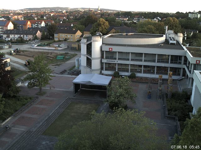 Foto der Webcam: Verwaltungsgebäude, Innenhof mit Audimax, Hörsaal-Gebäude 1