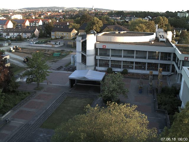 Foto der Webcam: Verwaltungsgebäude, Innenhof mit Audimax, Hörsaal-Gebäude 1