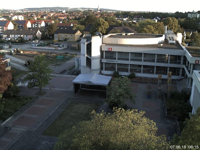 Foto der Webcam: Verwaltungsgebäude, Innenhof mit Audimax, Hörsaal-Gebäude 1