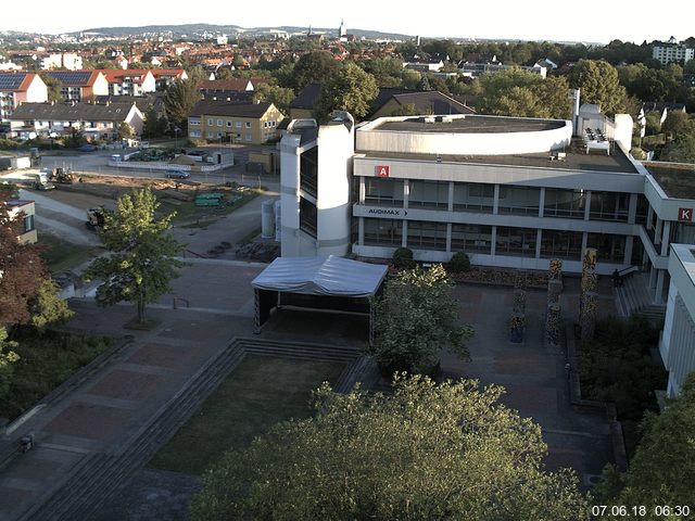 Foto der Webcam: Verwaltungsgebäude, Innenhof mit Audimax, Hörsaal-Gebäude 1