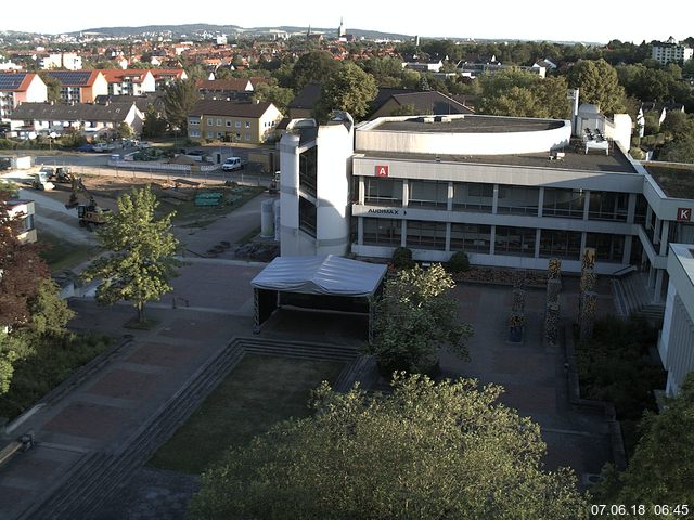 Foto der Webcam: Verwaltungsgebäude, Innenhof mit Audimax, Hörsaal-Gebäude 1