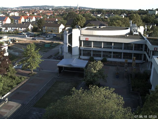 Foto der Webcam: Verwaltungsgebäude, Innenhof mit Audimax, Hörsaal-Gebäude 1