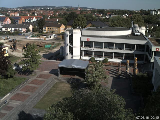 Foto der Webcam: Verwaltungsgebäude, Innenhof mit Audimax, Hörsaal-Gebäude 1