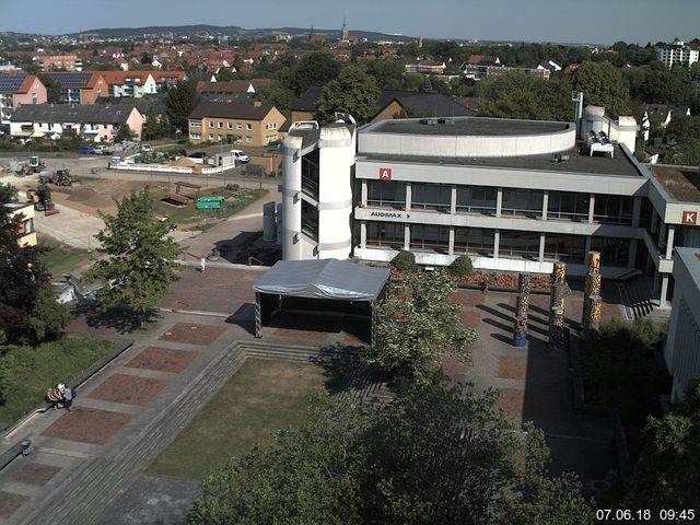 Foto der Webcam: Verwaltungsgebäude, Innenhof mit Audimax, Hörsaal-Gebäude 1