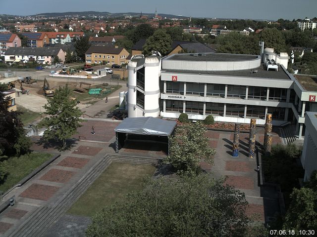 Foto der Webcam: Verwaltungsgebäude, Innenhof mit Audimax, Hörsaal-Gebäude 1