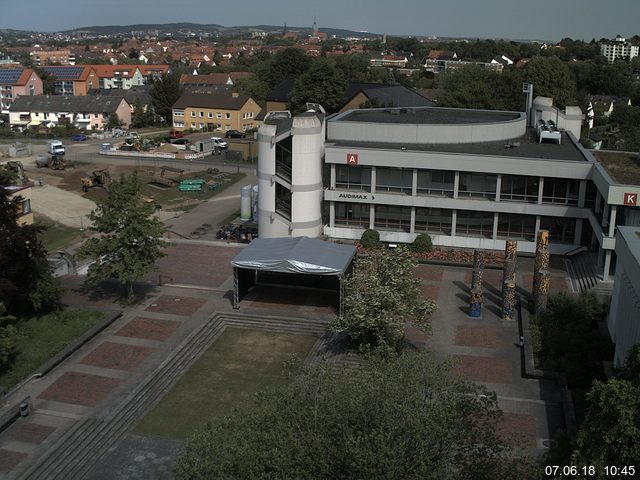 Foto der Webcam: Verwaltungsgebäude, Innenhof mit Audimax, Hörsaal-Gebäude 1