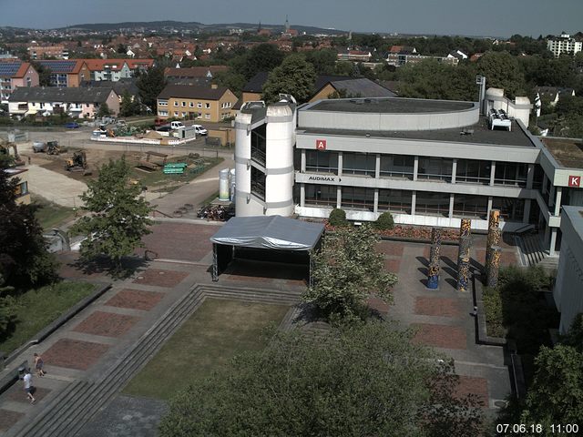 Foto der Webcam: Verwaltungsgebäude, Innenhof mit Audimax, Hörsaal-Gebäude 1