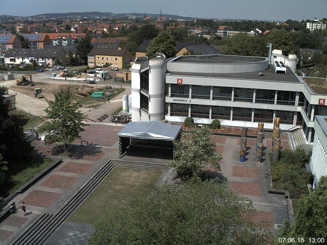 Foto der Webcam: Verwaltungsgebäude, Innenhof mit Audimax, Hörsaal-Gebäude 1