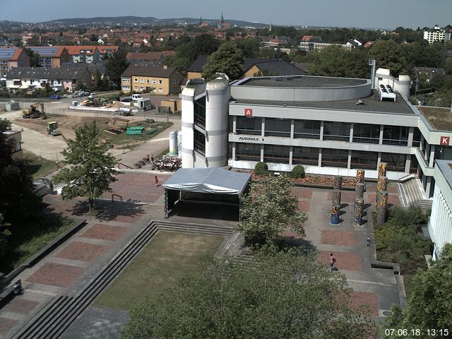 Foto der Webcam: Verwaltungsgebäude, Innenhof mit Audimax, Hörsaal-Gebäude 1