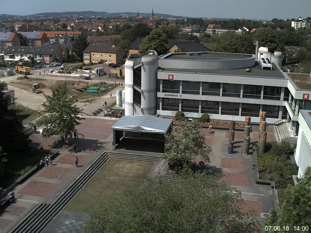 Foto der Webcam: Verwaltungsgebäude, Innenhof mit Audimax, Hörsaal-Gebäude 1