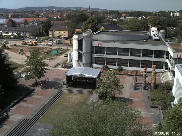 Foto der Webcam: Verwaltungsgebäude, Innenhof mit Audimax, Hörsaal-Gebäude 1