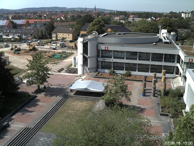 Foto der Webcam: Verwaltungsgebäude, Innenhof mit Audimax, Hörsaal-Gebäude 1