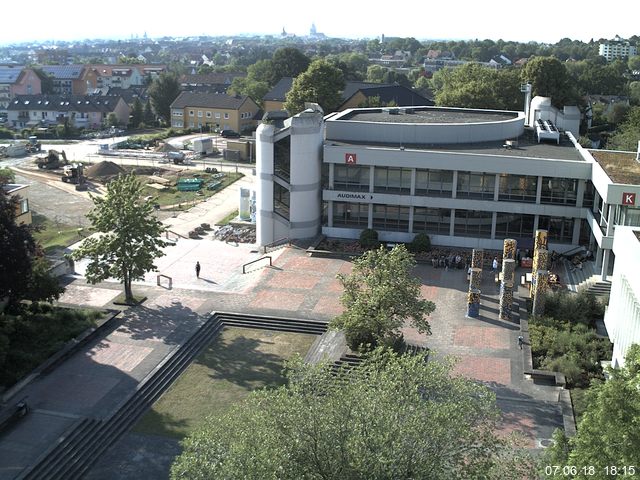 Foto der Webcam: Verwaltungsgebäude, Innenhof mit Audimax, Hörsaal-Gebäude 1