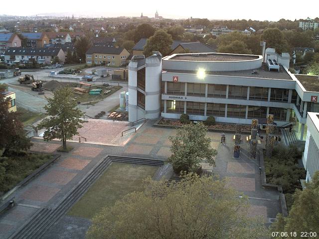 Foto der Webcam: Verwaltungsgebäude, Innenhof mit Audimax, Hörsaal-Gebäude 1