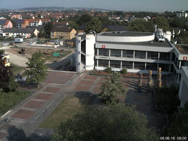 Foto der Webcam: Verwaltungsgebäude, Innenhof mit Audimax, Hörsaal-Gebäude 1