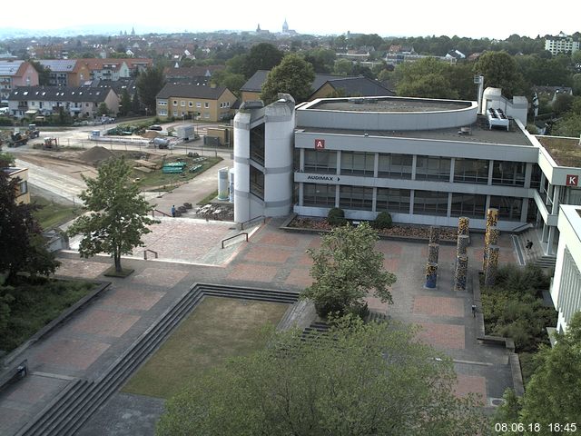 Foto der Webcam: Verwaltungsgebäude, Innenhof mit Audimax, Hörsaal-Gebäude 1