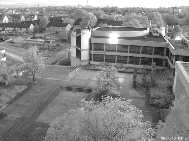 Foto der Webcam: Verwaltungsgebäude, Innenhof mit Audimax, Hörsaal-Gebäude 1