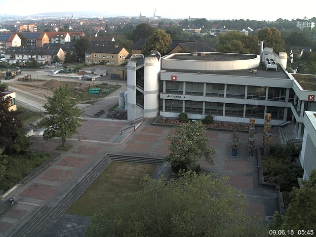 Foto der Webcam: Verwaltungsgebäude, Innenhof mit Audimax, Hörsaal-Gebäude 1