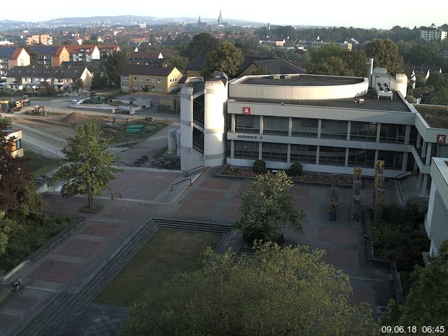 Foto der Webcam: Verwaltungsgebäude, Innenhof mit Audimax, Hörsaal-Gebäude 1