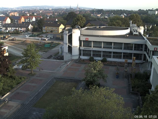 Foto der Webcam: Verwaltungsgebäude, Innenhof mit Audimax, Hörsaal-Gebäude 1