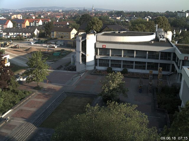 Foto der Webcam: Verwaltungsgebäude, Innenhof mit Audimax, Hörsaal-Gebäude 1