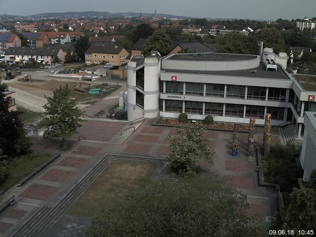 Foto der Webcam: Verwaltungsgebäude, Innenhof mit Audimax, Hörsaal-Gebäude 1