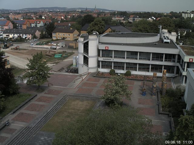 Foto der Webcam: Verwaltungsgebäude, Innenhof mit Audimax, Hörsaal-Gebäude 1