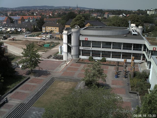 Foto der Webcam: Verwaltungsgebäude, Innenhof mit Audimax, Hörsaal-Gebäude 1