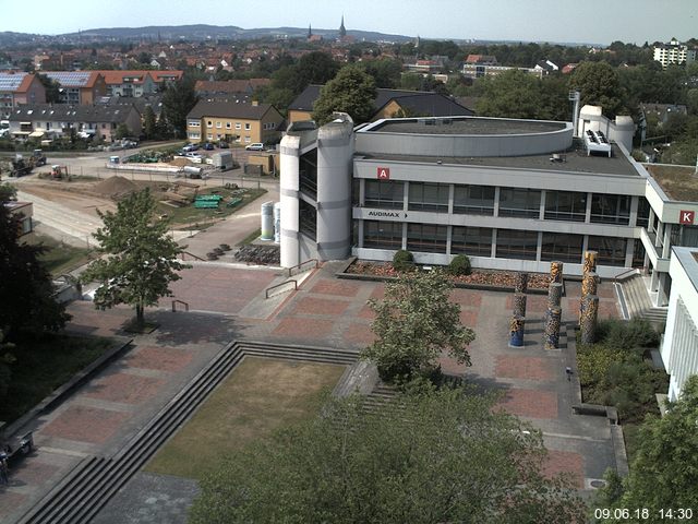 Foto der Webcam: Verwaltungsgebäude, Innenhof mit Audimax, Hörsaal-Gebäude 1