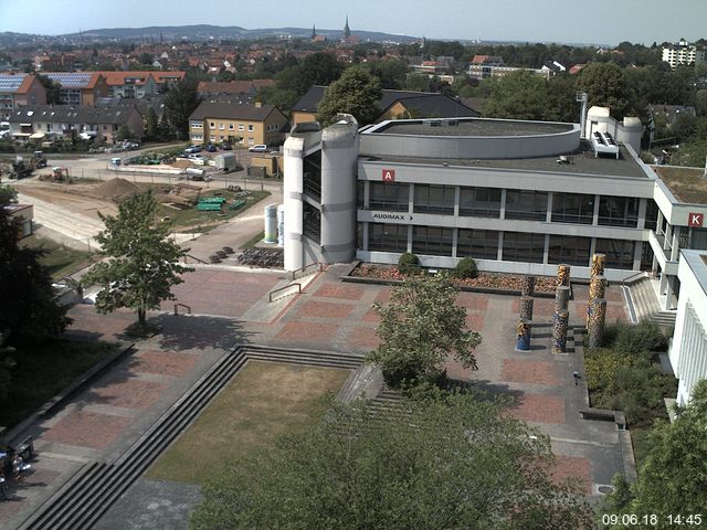 Foto der Webcam: Verwaltungsgebäude, Innenhof mit Audimax, Hörsaal-Gebäude 1