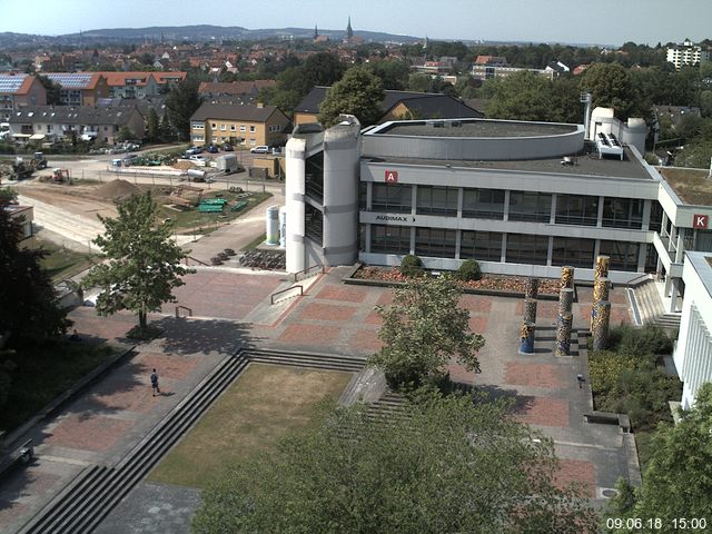 Foto der Webcam: Verwaltungsgebäude, Innenhof mit Audimax, Hörsaal-Gebäude 1