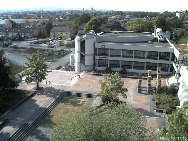 Foto der Webcam: Verwaltungsgebäude, Innenhof mit Audimax, Hörsaal-Gebäude 1