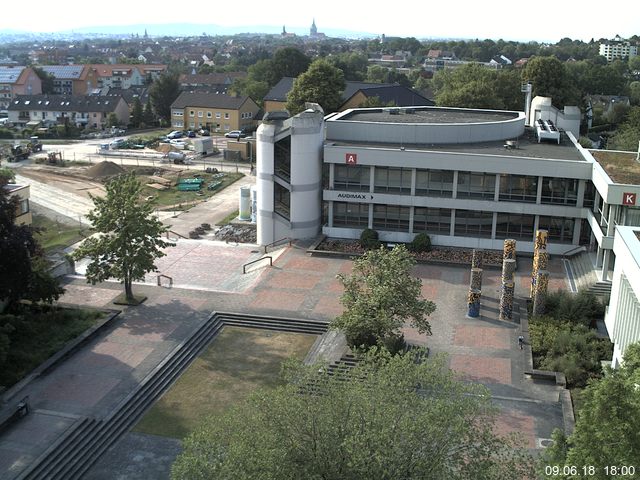 Foto der Webcam: Verwaltungsgebäude, Innenhof mit Audimax, Hörsaal-Gebäude 1