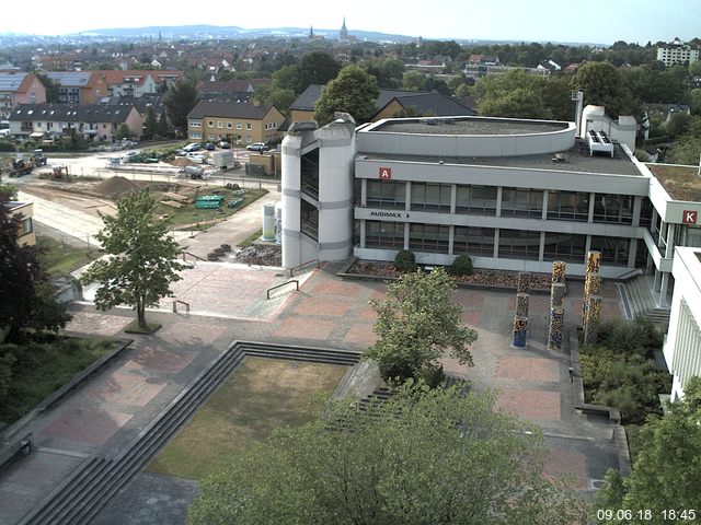 Foto der Webcam: Verwaltungsgebäude, Innenhof mit Audimax, Hörsaal-Gebäude 1