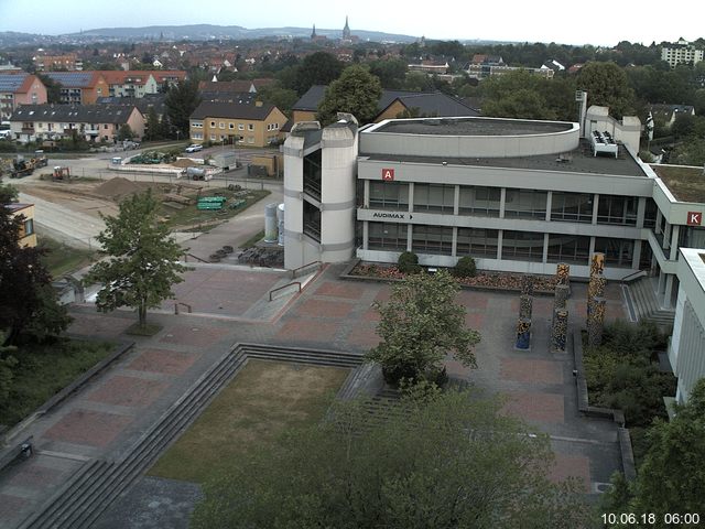 Foto der Webcam: Verwaltungsgebäude, Innenhof mit Audimax, Hörsaal-Gebäude 1