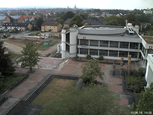 Foto der Webcam: Verwaltungsgebäude, Innenhof mit Audimax, Hörsaal-Gebäude 1