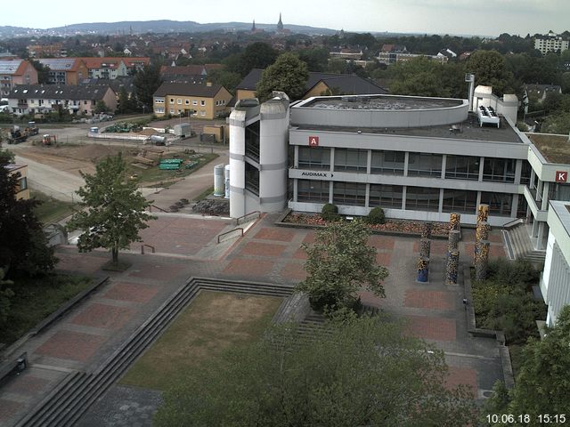 Foto der Webcam: Verwaltungsgebäude, Innenhof mit Audimax, Hörsaal-Gebäude 1