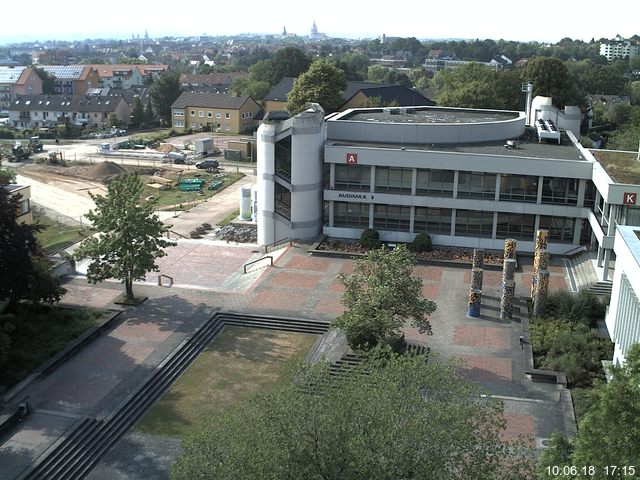 Foto der Webcam: Verwaltungsgebäude, Innenhof mit Audimax, Hörsaal-Gebäude 1